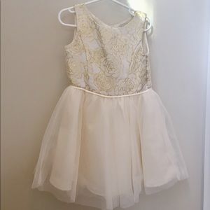 Gorgeous girl’s holiday or church dress.